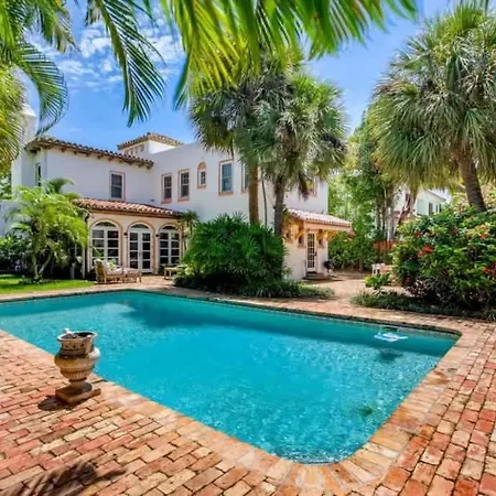 Villa Blanca - 4bd-3ba - Private Pool - Parking